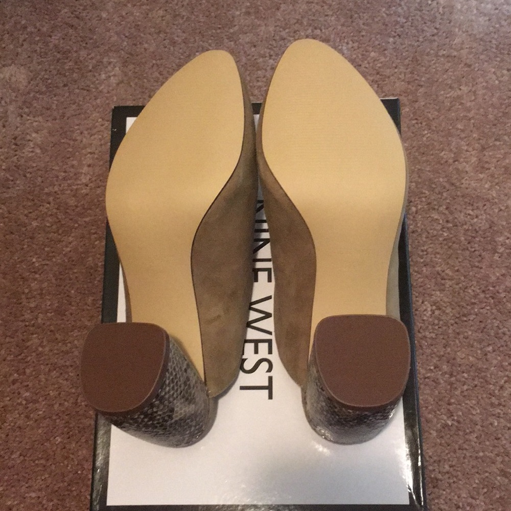 Beautiful snake skin blocked heel mule!